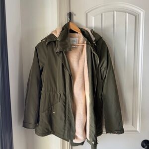 Winter Coat, Drawstring, faux fur removable hood, size small